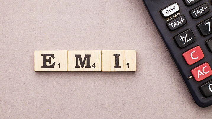 Kerala CM Pinarayi Vijayan Warns Banks to not Collect EMI's from the people