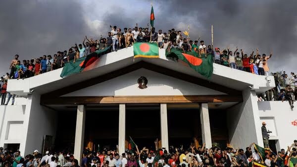 protesters attacked on bangladesh prime minister hasina's house