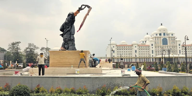 KTR Opposes To Install Rajiv Gandhi Statue At Secretariat