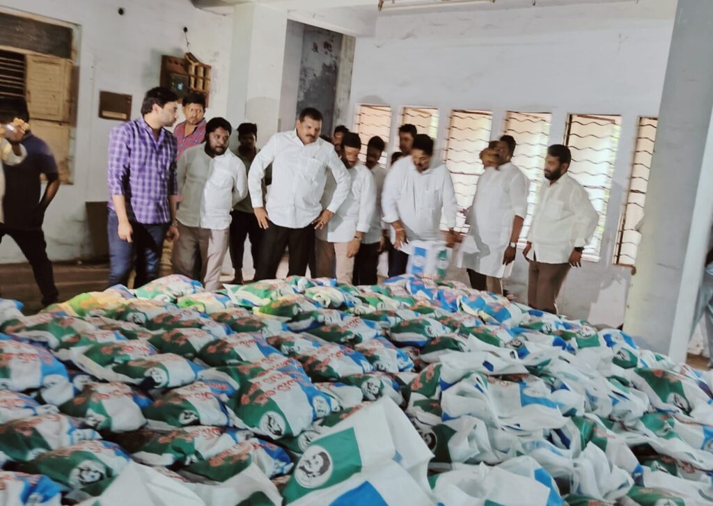 YSRCP Distribute Food to Vijayawada Flood Victims