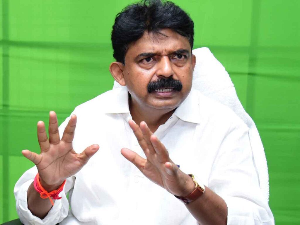 Janasena Leaders Attack On YSRCP Leader Perni Nani House