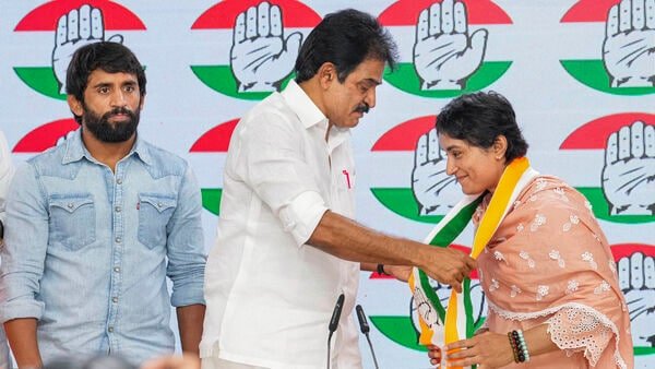 Vinesh Phogat Bajrang Punia Joins Congress